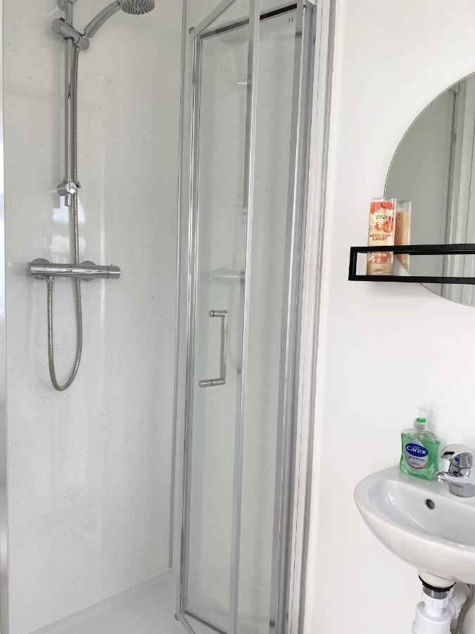 1 Ashford Road Guesthouse Redhill  Екстериор снимка