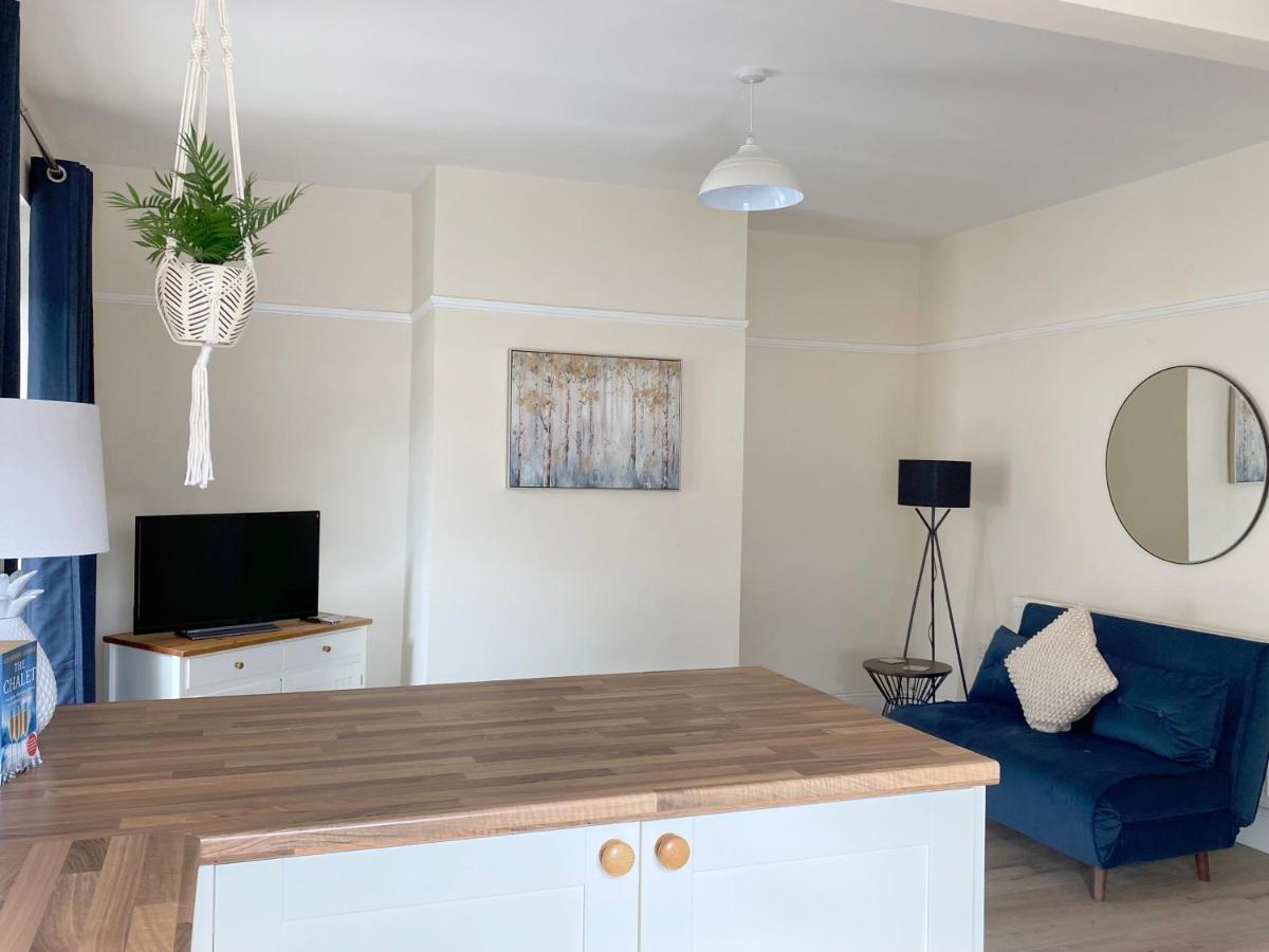 1 Ashford Road Guesthouse Redhill  Екстериор снимка
