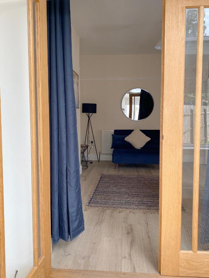 1 Ashford Road Guesthouse Redhill  Екстериор снимка