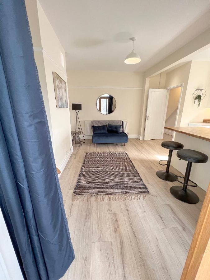 1 Ashford Road Guesthouse Redhill  Екстериор снимка