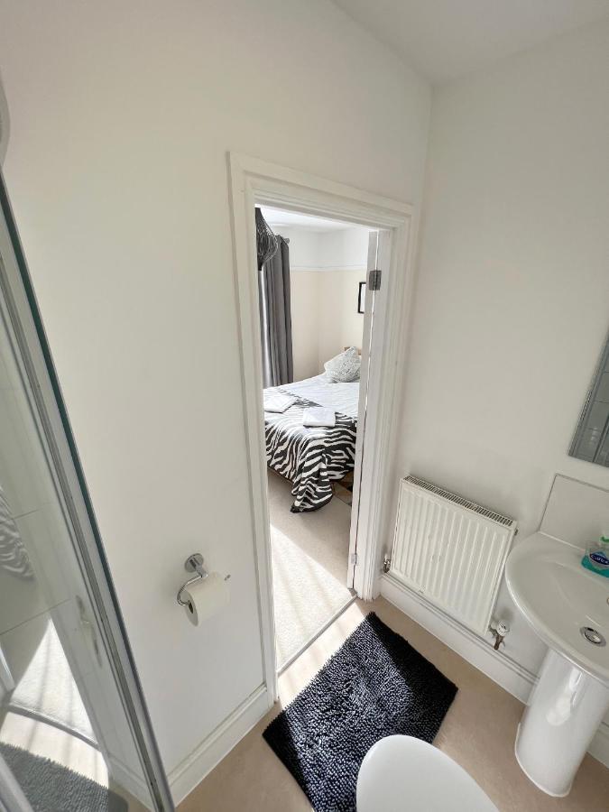 1 Ashford Road Guesthouse Redhill  Екстериор снимка