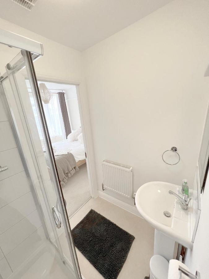 1 Ashford Road Guesthouse Redhill  Екстериор снимка