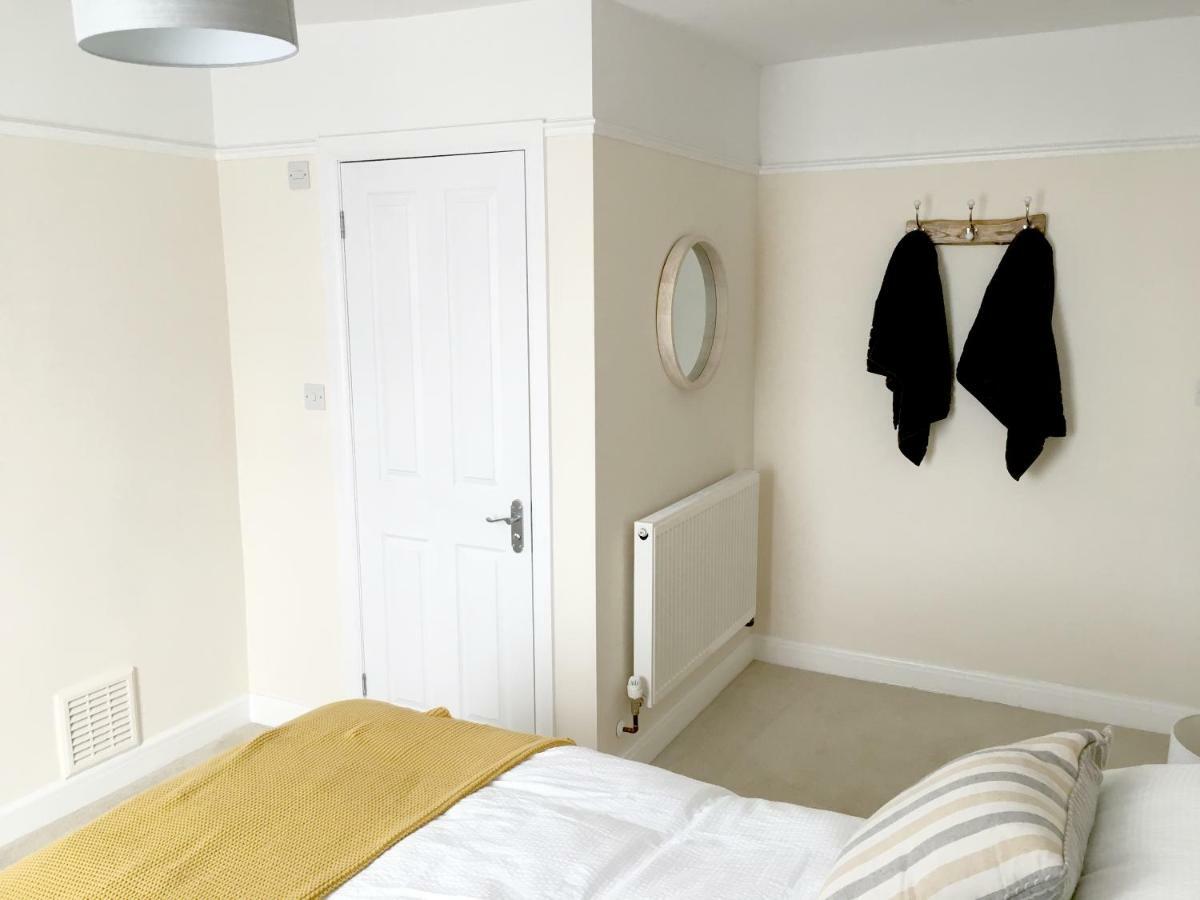 1 Ashford Road Guesthouse Redhill  Екстериор снимка