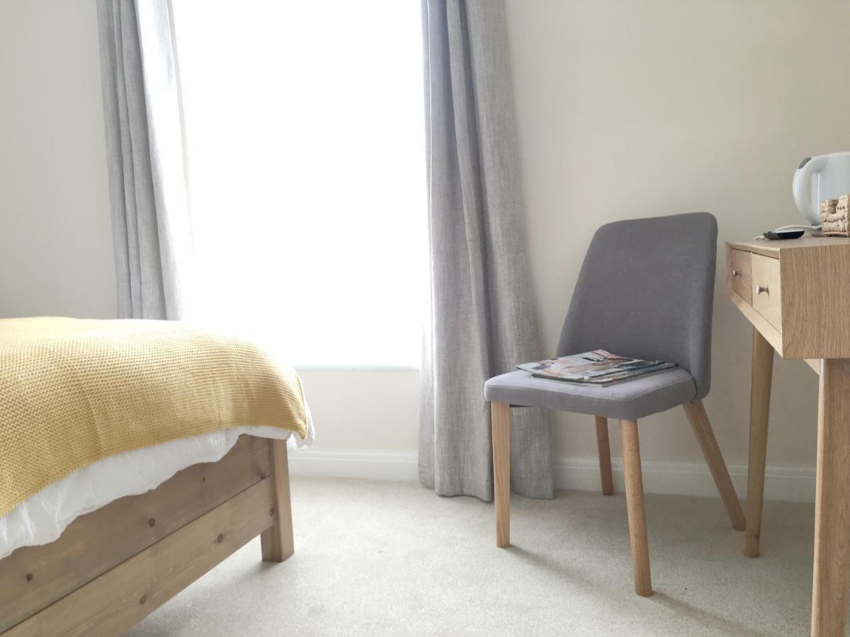 1 Ashford Road Guesthouse Redhill  Екстериор снимка