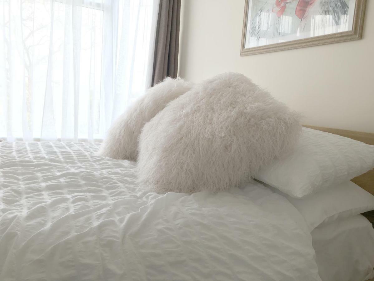 1 Ashford Road Guesthouse Redhill  Екстериор снимка