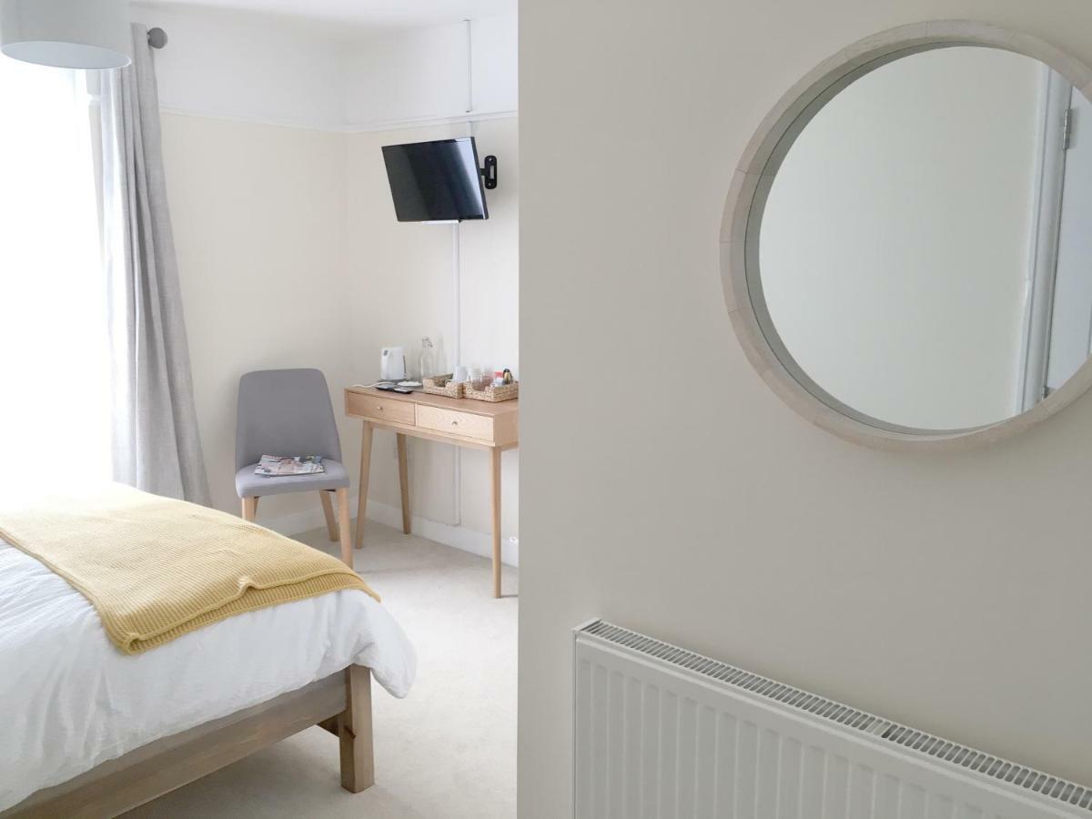 1 Ashford Road Guesthouse Redhill  Екстериор снимка