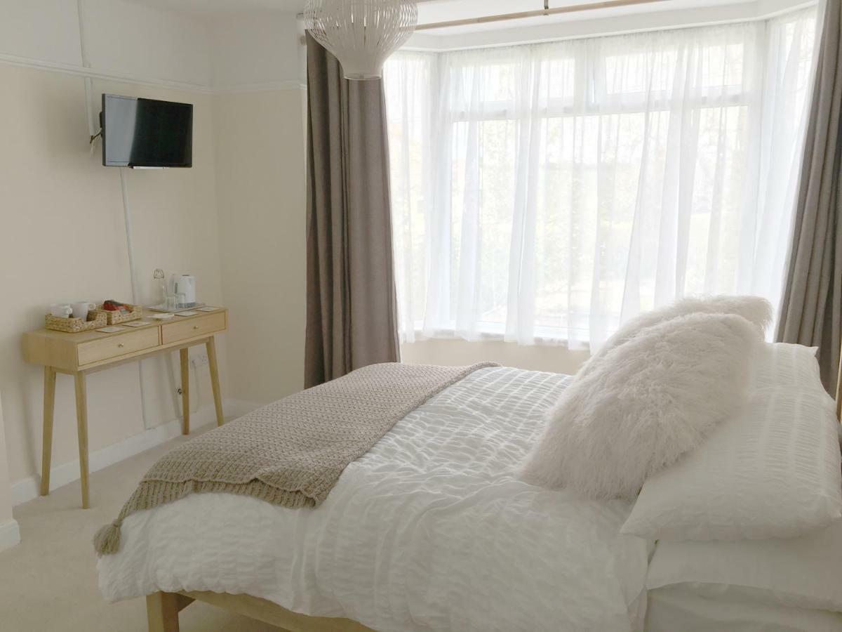 1 Ashford Road Guesthouse Redhill  Екстериор снимка