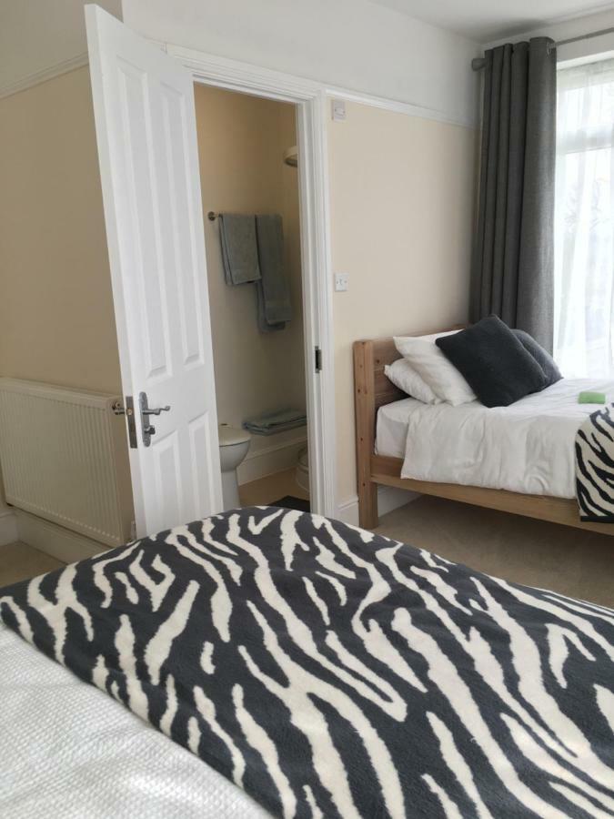 1 Ashford Road Guesthouse Redhill  Екстериор снимка