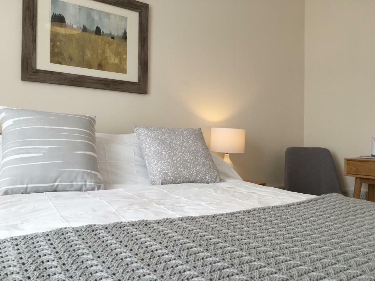 1 Ashford Road Guesthouse Redhill  Екстериор снимка