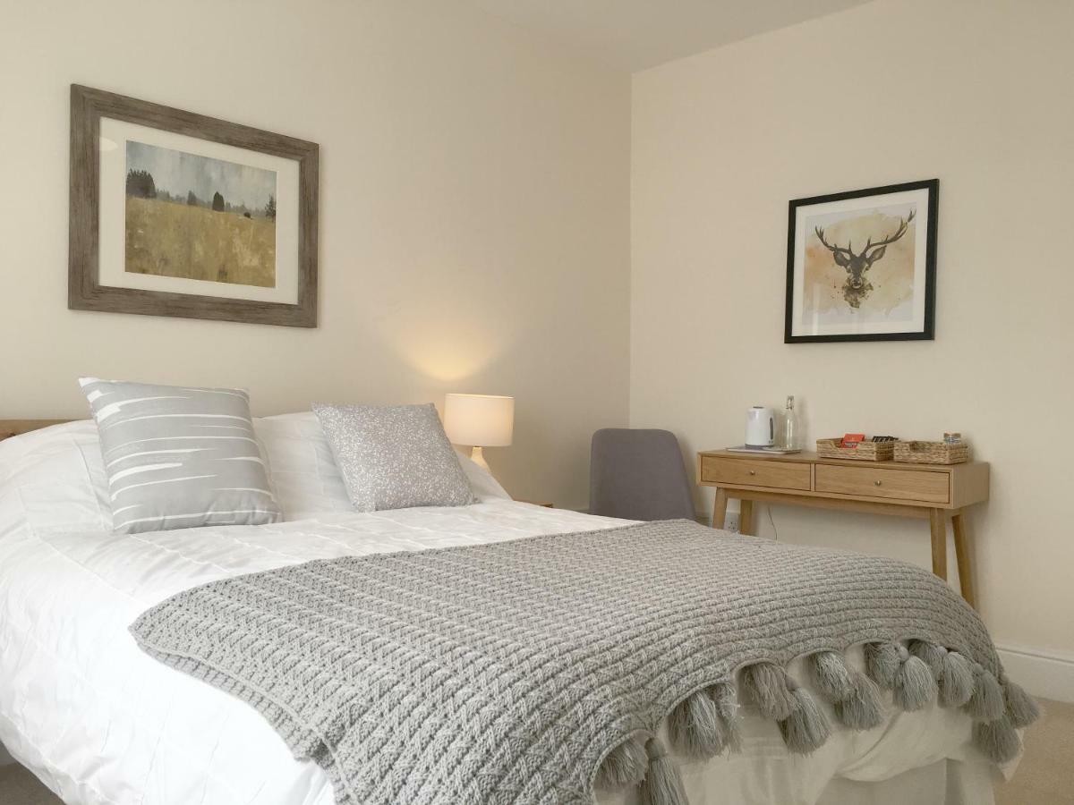 1 Ashford Road Guesthouse Redhill  Екстериор снимка