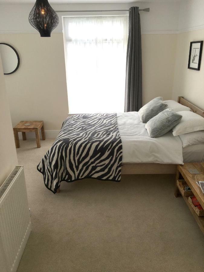 1 Ashford Road Guesthouse Redhill  Екстериор снимка