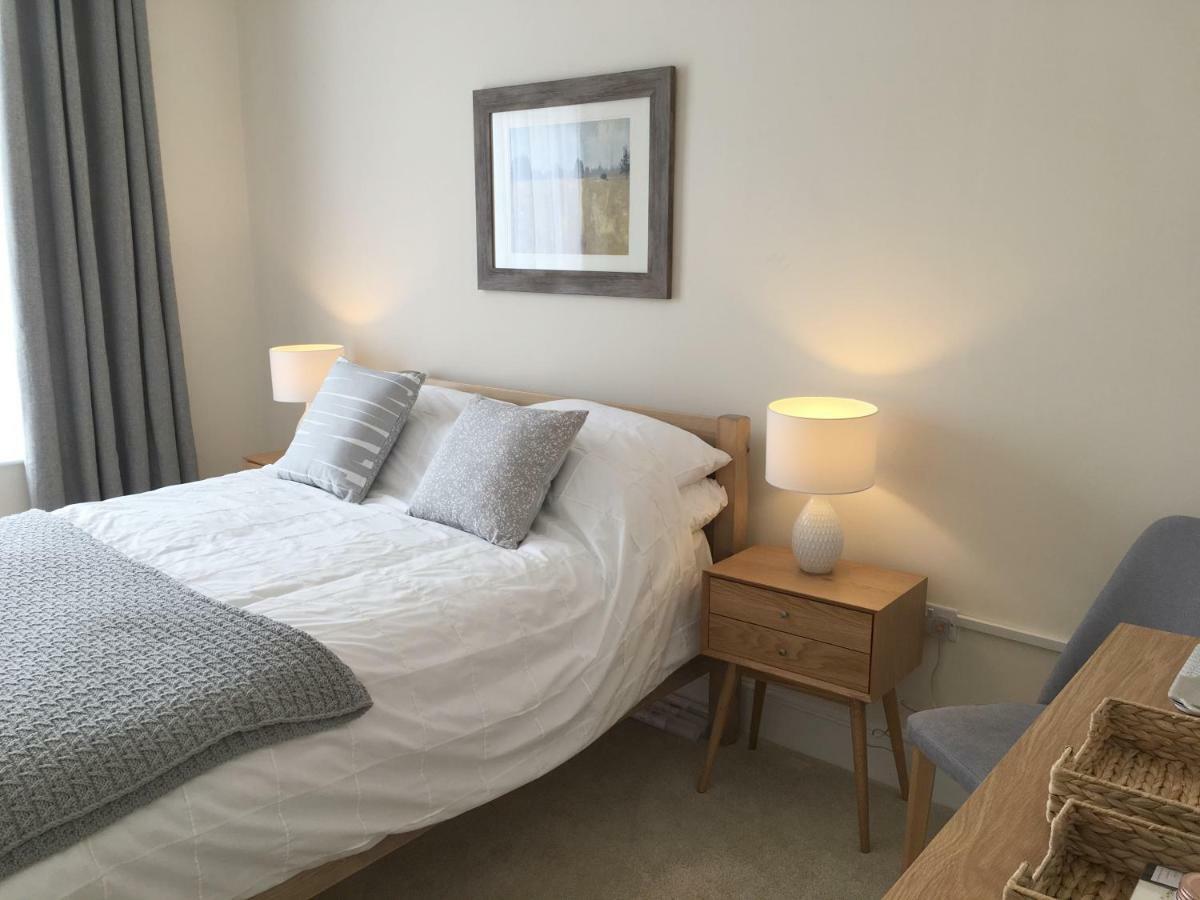 1 Ashford Road Guesthouse Redhill  Екстериор снимка