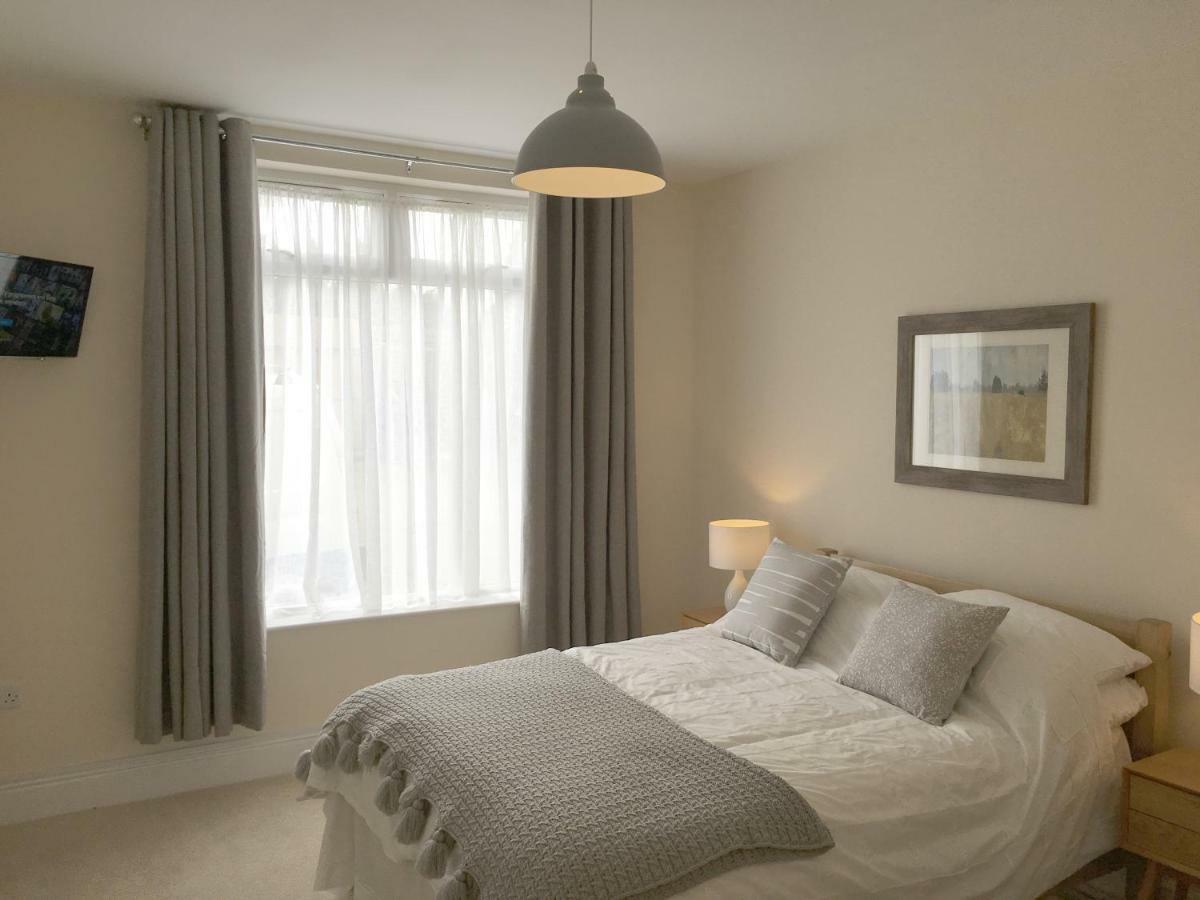 1 Ashford Road Guesthouse Redhill  Екстериор снимка