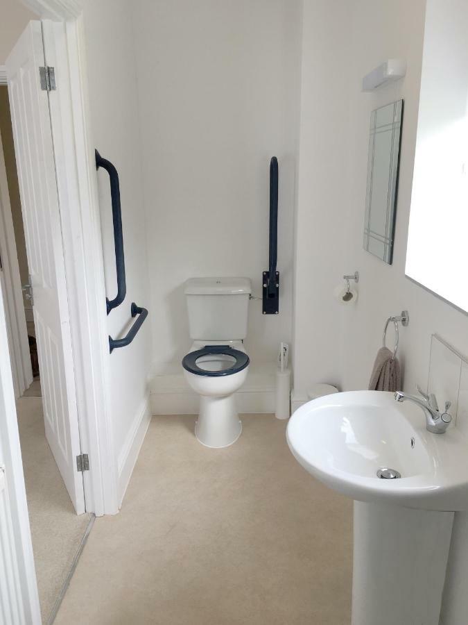 1 Ashford Road Guesthouse Redhill  Екстериор снимка