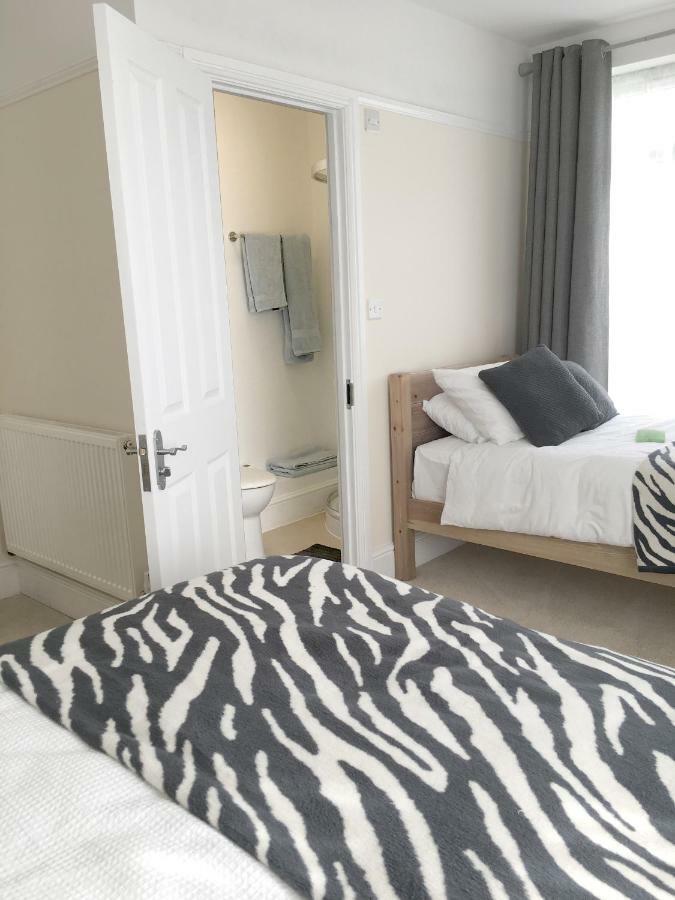1 Ashford Road Guesthouse Redhill  Екстериор снимка