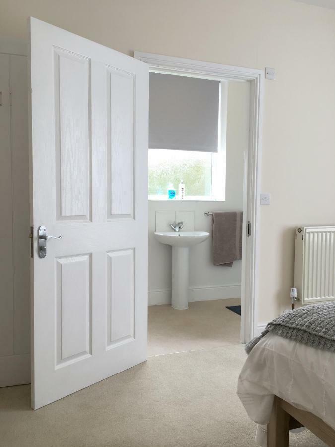 1 Ashford Road Guesthouse Redhill  Екстериор снимка