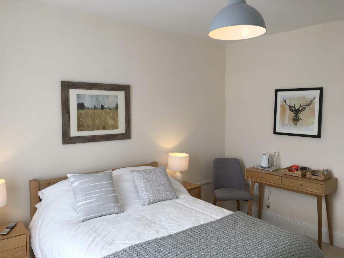 1 Ashford Road Guesthouse Redhill  Екстериор снимка
