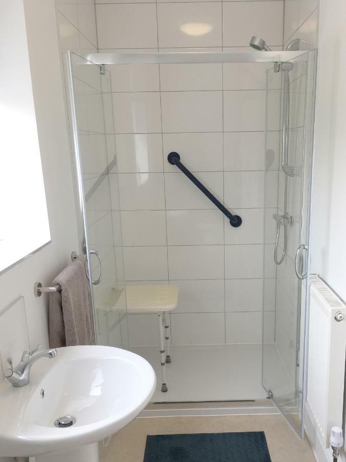 1 Ashford Road Guesthouse Redhill  Екстериор снимка
