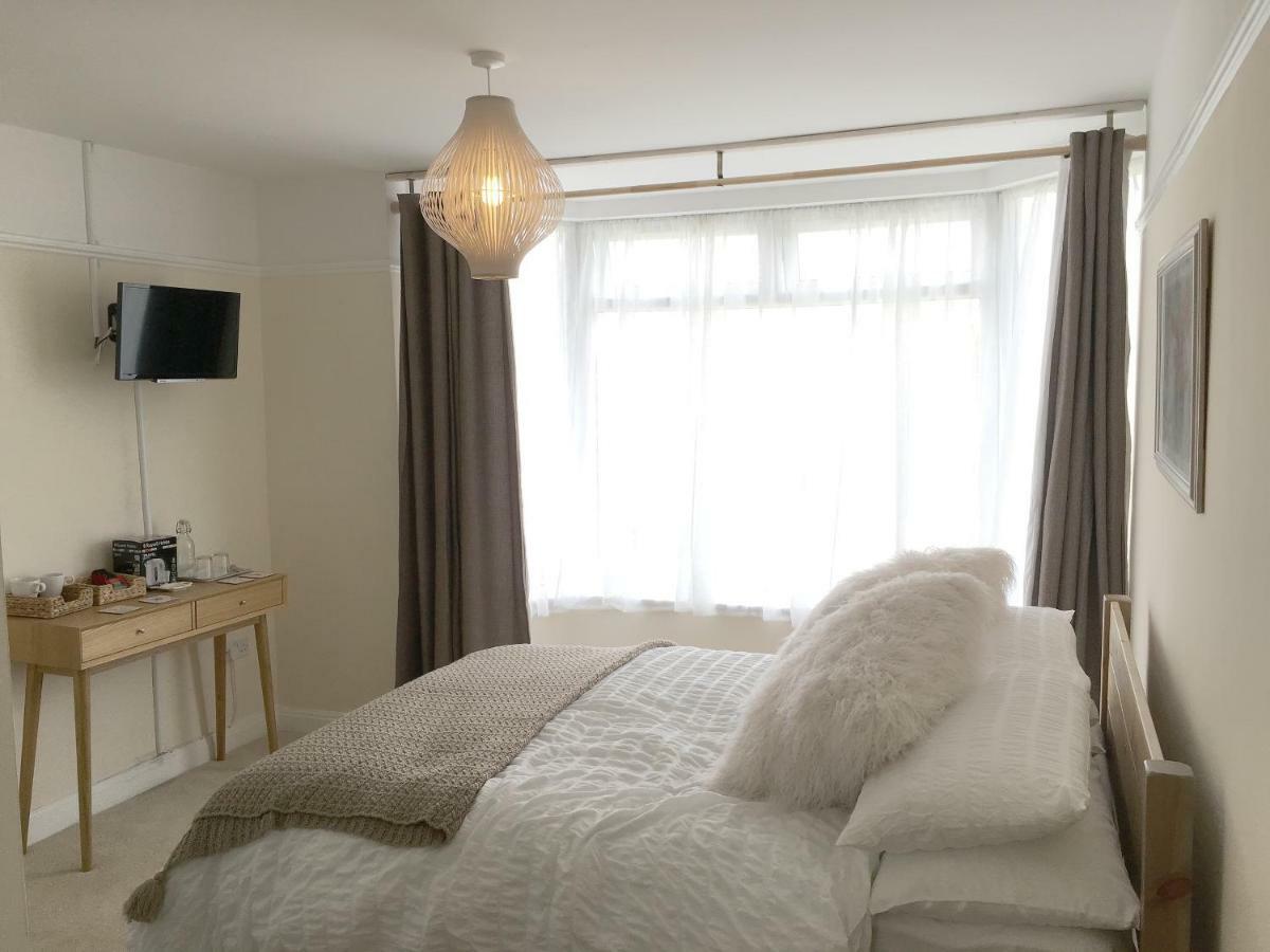 1 Ashford Road Guesthouse Redhill  Екстериор снимка