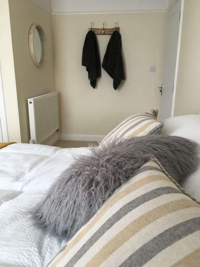 1 Ashford Road Guesthouse Redhill  Екстериор снимка