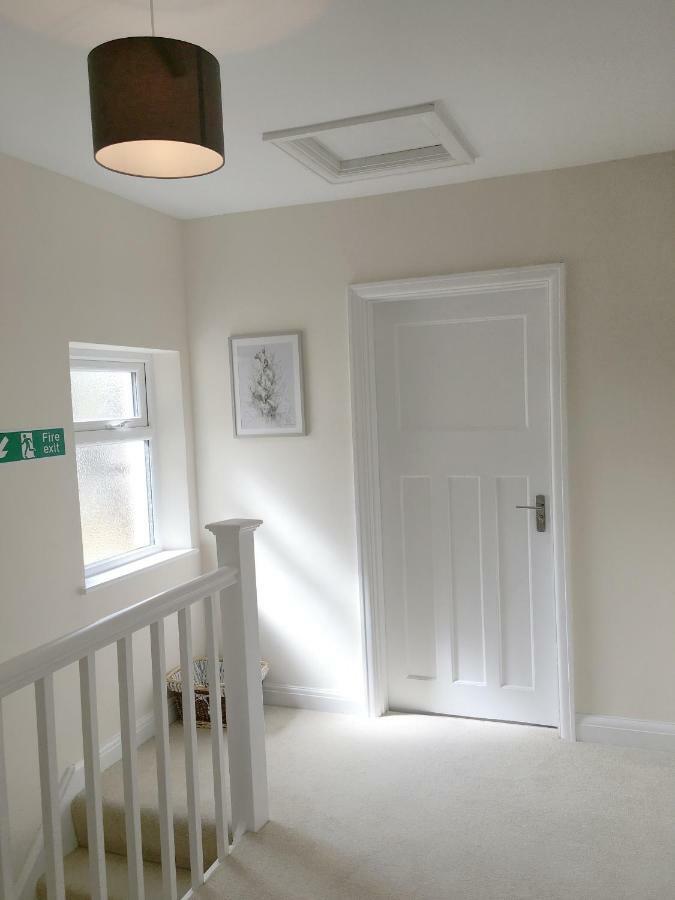 1 Ashford Road Guesthouse Redhill  Екстериор снимка