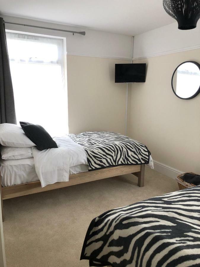 1 Ashford Road Guesthouse Redhill  Екстериор снимка
